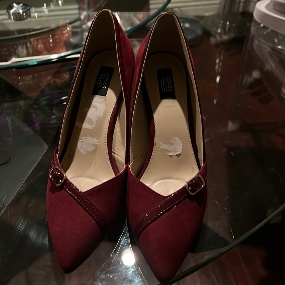Jones New York Signature burgundy pumps